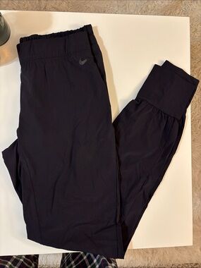 Nike Women’s Black Airy Athletic Joggers with Swoosh